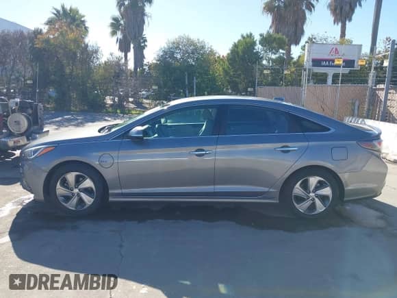 ✅ 2017 Hyundai Sonata • VIN: KMHE14L26HA074323 • Lot: 43610223. Wystawiony na IAAI z przebiegiem 160 950 mil mil. Skorzystaj z bezpłatnego archiwum sprzedaży aukcyjnych z USA i zobacz szczegółowy raport historii pojazdu na DreamBid. Zdjęcie 14.