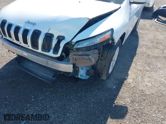 ✅ 2017 Jeep Cherokee Latitude • VIN: 1C4PJMCS1HW657267 • Lot: 42605020. Wystawiony na IAAI z przebiegiem 94 004 mil. Bezpłatny archiwum sprzedaży aukcyjnych z USA i szczegółowy raport historii pojazdu na DreamBid. Zdjęcie 6.