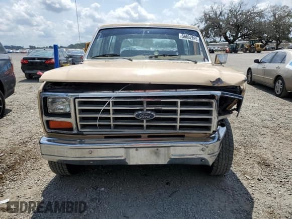 ✅ 1983 Ford Bronco Custom • VIN: 1FMDU15F5DLA08006 • Lot: 56002895. Wystawiony na Copart z przebiegiem 11 879 mil. Bezpłatny archiwum sprzedaży aukcyjnych z USA i szczegółowy raport historii pojazdu na DreamBid. Zdjęcie 5.