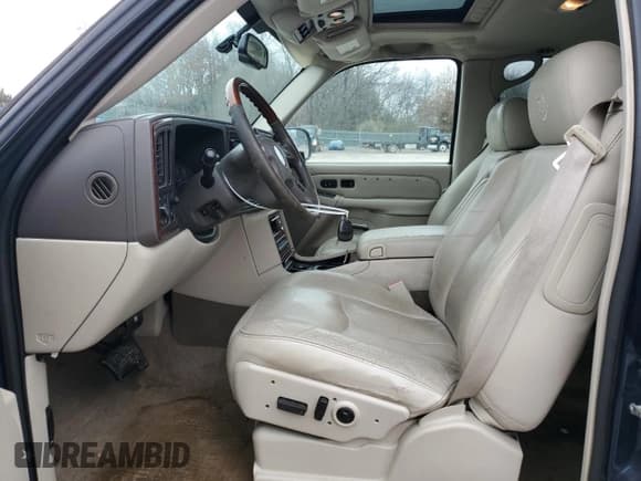 ✅ 2005 Cadillac Escalade • VIN: 1GYEC63T05R169695 • Лот: 85559294. Опубликован ранее на Copart с пробегом 214 935 миль. Бесплатный доступ к архиву аукционных продаж из США и подробный отчёт об истории автомобиля на DreamBid. Изображение 7.