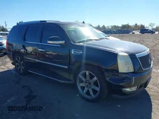 ✅ 2008 Cadillac Escalade • VIN: 1GYFK63858R105773 • Lot: 43468885. Wystawiony na IAAI z przebiegiem 234 231 mil. Bezpłatny archiwum sprzedaży aukcyjnych z USA i szczegółowy raport historii pojazdu na DreamBid. Zdjęcie 1.