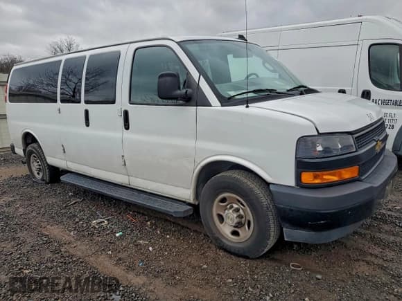 ✅ 2022 Chevrolet Express Passenger LS • VIN: 1GAZGNFP2N1189121 • Lot: 94598765. Listed on Copart with 41,854 mi. Free auction sales archive from the USA and detailed vehicle history report at DreamBid. Image 4.
