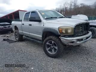 2006 Dodge 1500 SLT z VIN 1D7HU18276S700734, wystawiony jako IAAI lot #41964140 z przebiegiem 203 555 mil mil oraz . Historia ofert i sprzedaży dostępna na DreamBid. Obrazek 1.