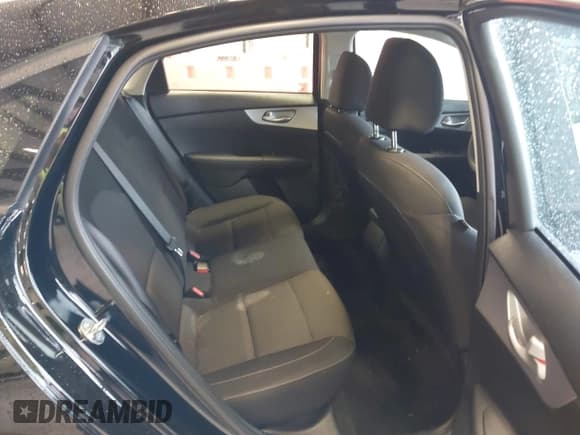 ✅ 2024 Kia Forte LXS • VIN: 3KPF24AD1RE811369 • Lot: 43248616. Wystawiony na IAAI z przebiegiem 19 350 mil. Bezpłatny archiwum sprzedaży aukcyjnych z USA i szczegółowy raport historii pojazdu na DreamBid. Zdjęcie 8.