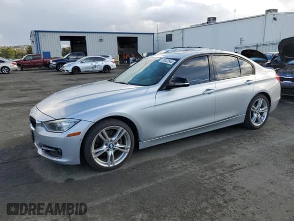 ✅ 2012 BMW 3 Series 328i • VIN: WBA3A5G53CNP17828 • Lot: 80922644. Listed on Copart with 145,716 mi. Free auction sales archive from the USA and detailed vehicle history report at DreamBid. Image 1.