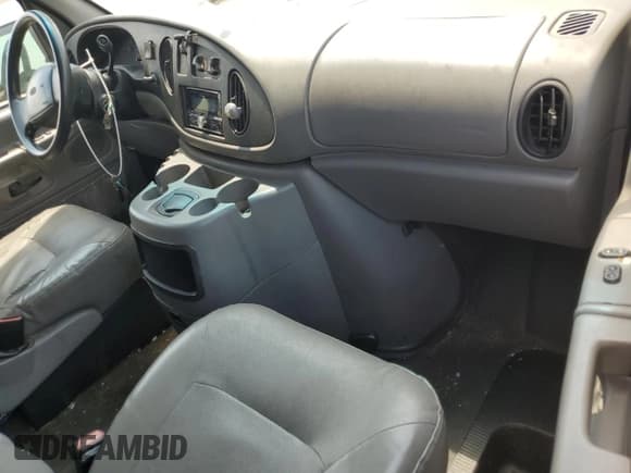 ✅ 2002 Ford Econoline Cargo • VIN: 1FTNE24292HA19844 • Lot: 58756785. Wystawiony na Copart z przebiegiem 256 033 mil. Bezpłatny archiwum sprzedaży aukcyjnych z USA i szczegółowy raport historii pojazdu na DreamBid. Zdjęcie 8.