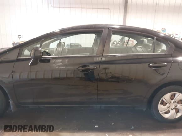 ✅ 2013 Honda Civic LX • VIN: 19XFB2F56DE253601 • Lot: 43233540. Wystawiony na IAAI z przebiegiem 78 336 mil. Bezpłatny archiwum sprzedaży aukcyjnych z USA i szczegółowy raport historii pojazdu na DreamBid. Zdjęcie 15.