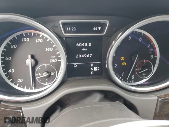 ✅ 2012 Mercedes-Benz M 350 • VIN: 4JGDA5HB2CA000870 • Lot: 85438585. Listed on Copart with 204,967 mi. Free auction sales archive from the USA and detailed vehicle history report at DreamBid. Image 9.