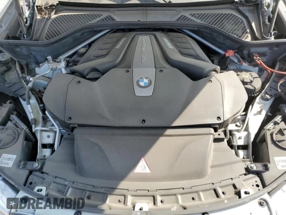 ✅ 2018 BMW X6 xDrive50i • VIN: 5UXKU6C56J0Z66652 • Lot: 74816694. Wystawiony na Copart z przebiegiem 56 229 mil. Bezpłatny archiwum sprzedaży aukcyjnych z USA i szczegółowy raport historii pojazdu na DreamBid. Zdjęcie 11.