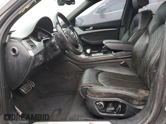 ✅ 2014 Audi S8 • VIN: WAUD2AFD2EN011021 • Lot: 75218154. Wystawiony na Copart z przebiegiem Nie podano. Bezpłatny archiwum sprzedaży aukcyjnych z USA i szczegółowy raport historii pojazdu na DreamBid. Zdjęcie 7.