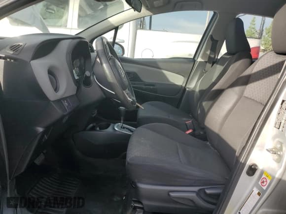 ✅ 2017 Toyota Yaris L • VIN: VNKKTUD38HA077420 • Lot: 92651475. Wystawiony na Copart z przebiegiem 125 390 mil. Bezpłatny archiwum sprzedaży aukcyjnych z USA i szczegółowy raport historii pojazdu na DreamBid. Zdjęcie 7.