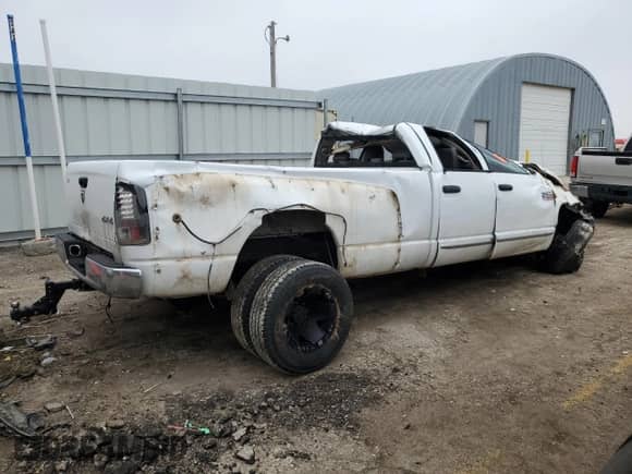 2007 Dodge 3500 Laramie z VIN 3D3MX48C17G723839, wystawiony jako Copart lot #42951025 z przebiegiem Nie podano mil oraz Szkoda całkowita • Salvage title. Historia ofert i sprzedaży dostępna na DreamBid. Obrazek 3.