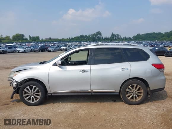 ✅ 2013 Nissan Pathfinder SV • VIN: 5N1AR2MMXDC678046 • Lot: 42890708. Listed on IAAI with 155,148 mi. Free auction sales archive from the USA and detailed vehicle history report at DreamBid. Image 15.