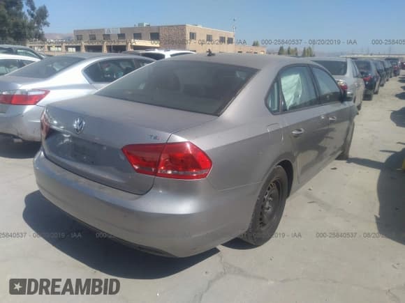 ✅ 2014 Volkswagen Passat S • VIN: 1VWAT7A33EC066543 • Lot: 41623266. Listed on IAAI with Not provided. Free auction sales archive from the USA and detailed vehicle history report at DreamBid. Image 4.