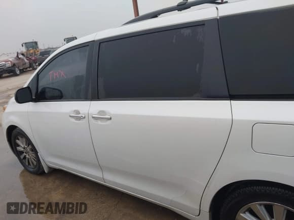 ✅ 2012 Toyota Sienna XLE • VIN: 5TDYK3DC8CS243544 • Lot: 43822359. Listed on IAAI with 138,152 mi. Free auction sales archive from the USA and detailed vehicle history report at DreamBid. Image 14.