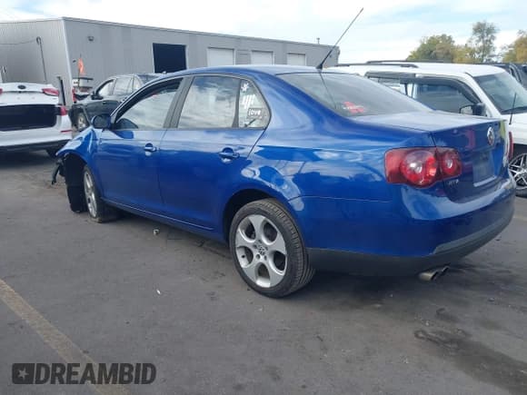 ✅ 2008 Volkswagen Jetta S • VIN: 3VWJM71K38M099243 • Lot: 43508265. Wystawiony na IAAI z przebiegiem 216 622 mil. Bezpłatny archiwum sprzedaży aukcyjnych z USA i szczegółowy raport historii pojazdu na DreamBid. Zdjęcie 3.