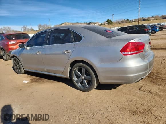 ✅ 2012 Volkswagen Passat SE • VIN: 1VWBH7A36CC068614 • Lot: 93104165. Wystawiony na Copart z przebiegiem 228 232 mil. Bezpłatny archiwum sprzedaży aukcyjnych z USA i szczegółowy raport historii pojazdu na DreamBid. Zdjęcie 2.