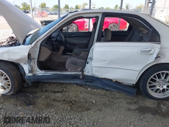 ✅ 1994 Honda Accord EX • VIN: 1HGCD5656RA085372 • Lot: 40337421. Listed on IAAI with 99,800 mi. Free auction sales archive from the USA and detailed vehicle history report at DreamBid. Image 6.