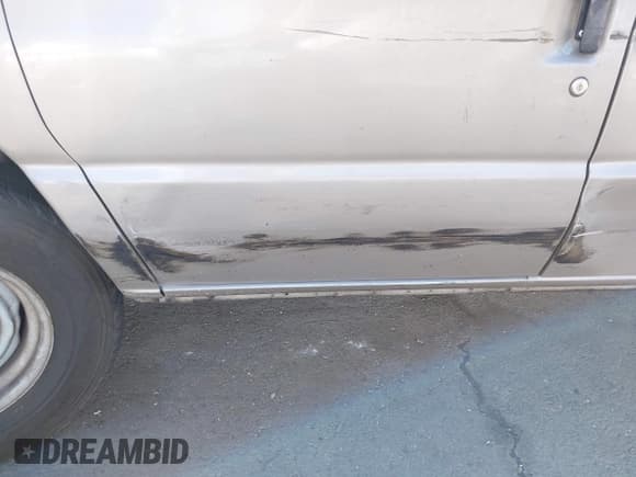 ✅ 2003 Ford Econoline Passenger XL • VIN: 1FBNE31L43HB40208 • Лот: 43653175. Опубликован ранее на IAAI с пробегом 202 866 миль. Бесплатный доступ к архиву аукционных продаж из США и подробный отчёт об истории автомобиля на DreamBid. Изображение 6.