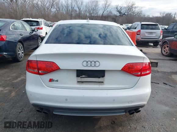 ✅ 2010 Audi S4 Prestige • VIN: WAUKGAFLXAA020826 • Lot: 41711179. Listed on IAAI with 122,108 mi. Free auction sales archive from the USA and detailed vehicle history report at DreamBid. Image 16.