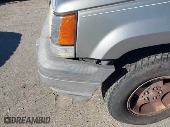 ✅ 1998 Jeep Grand Cherokee Laredo • VIN: 1J4FX58S9WC304258 • Lot: 43603048. Listed on IAAI with 232,555 mi. Free auction sales archive from the USA and detailed vehicle history report at DreamBid. Image 13.