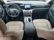 ✅ 2023 Ford Explorer • VIN: 1FMSK8BH8PGB57423 • Lot: 69307165. Wystawiony na Copart z przebiegiem 4 379 mil. Bezpłatny archiwum sprzedaży aukcyjnych z USA i szczegółowy raport historii pojazdu na DreamBid. Zdjęcie 8.