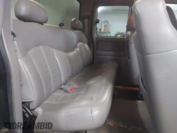 ✅ 2001 Chevrolet Silverado 2500HD LS • VIN: 1GCHK29GX1E199698 • Лот: 41595779. Опубликован ранее на IAAI с пробегом 166 998 миль. Бесплатный доступ к архиву аукционных продаж из США и подробный отчёт об истории автомобиля на DreamBid. Изображение 8.