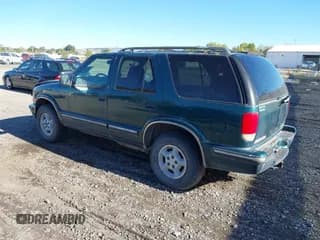 ✅ 1998 Chevrolet Blazer • VIN: 1GNDT13W2WK175224 • Lot: 43369140. Wystawiony na IAAI z przebiegiem 207 664 mil. Bezpłatny archiwum sprzedaży aukcyjnych z USA i szczegółowy raport historii pojazdu na DreamBid. Zdjęcie 3.