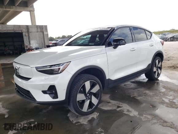 ✅ 2022 Volvo C40 Ultimate • VIN: YV4ED3GB5N2007036 • Лот: 47519903. Опубликован ранее на Copart с пробегом Не указан. Бесплатный доступ к архиву аукционных продаж из США и подробный отчёт об истории автомобиля на DreamBid. Изображение 1.