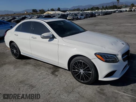 ✅ 2020 Mercedes-Benz C 300 • VIN: 55SWF8DBXLU329635 • Lot: 57265005. Listed on Copart with 51,439 mi. Free auction sales archive from the USA and detailed vehicle history report at DreamBid. Image 4.