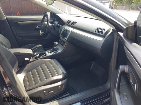 ✅ 2011 Volkswagen CC Sport • VIN: WVWMN7AN7BE720794 • Lot: 43029563. Wystawiony na IAAI z przebiegiem 184 291 mil. Bezpłatny archiwum sprzedaży aukcyjnych z USA i szczegółowy raport historii pojazdu na DreamBid. Zdjęcie 5.