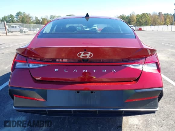 ✅ 2025 Hyundai Elantra SEL Convenience • VIN: KMHLS4DG3SU906088 • Lot: 43623215. Wystawiony na IAAI z przebiegiem 16 408 mil. Bezpłatny archiwum sprzedaży aukcyjnych z USA i szczegółowy raport historii pojazdu na DreamBid. Zdjęcie 16.