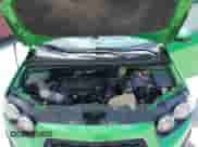 2015 Chevrolet Sonic LT z VIN 1G1JC6SB7F4147472, wystawiony jako IAAI lot #42860588 z przebiegiem 126 909 mil mil oraz . Historia ofert i sprzedaży dostępna na DreamBid. Obrazek 10.