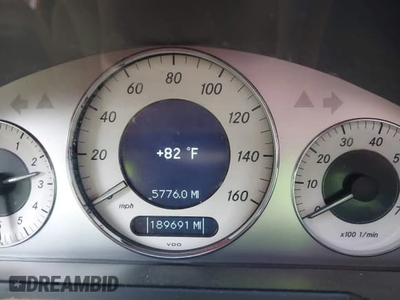 ✅ 2008 Mercedes-Benz E 350 Luxury • VIN: WDBUF56X88B351660 • Лот: 42879051. Опубликован ранее на IAAI с пробегом 189 691 миль. Бесплатный доступ к архиву аукционных продаж из США и подробный отчёт об истории автомобиля на DreamBid. Изображение 7.