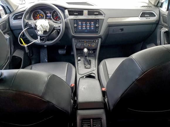 ✅ 2021 Volkswagen Tiguan SE • VIN: 3VV3B7AX4MM044602 • Lot: 95338875. Wystawiony na Copart z przebiegiem 66 110 mil. Bezpłatny archiwum sprzedaży aukcyjnych z USA i szczegółowy raport historii pojazdu na DreamBid. Zdjęcie 8.