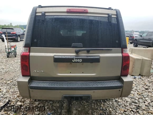 ✅ 2006 Jeep Commander • VIN: 1J8HG48N06C202116 • Lot: 69396285. Wystawiony na Copart z przebiegiem 161 370 mil. Bezpłatny archiwum sprzedaży aukcyjnych z USA i szczegółowy raport historii pojazdu na DreamBid. Zdjęcie 6.