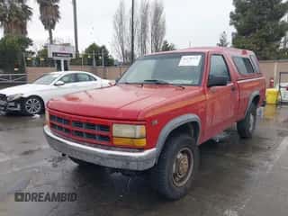 1991 Dodge Dakota z VIN 1B7GG66Y7MS210454, wystawiony jako IAAI lot #41778373 z przebiegiem 151 112 mil mil oraz . Historia ofert i sprzedaży dostępna na DreamBid. Obrazek 2.