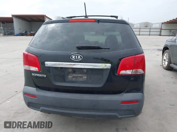 ✅ 2013 Kia Sorento LX • VIN: 5XYKT4A65DG323924 • Лот: 43502548. Опубликован ранее на IAAI с пробегом 172 709 миль. Бесплатный доступ к архиву аукционных продаж из США и подробный отчёт об истории автомобиля на DreamBid. Изображение 17.