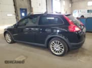 ✅ 2009 Volvo C30 • VIN: YV1MK672092132242 • Лот: 84589375. Опубликован ранее на Copart с пробегом 153 504 миль. Бесплатный доступ к архиву аукционных продаж из США и подробный отчёт об истории автомобиля на DreamBid. Изображение 2.