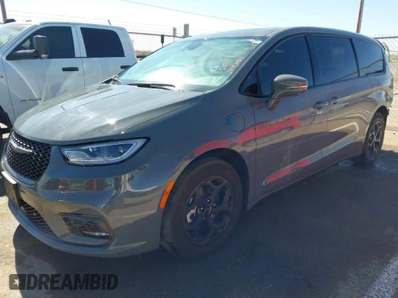 ✅ 2022 Chrysler Pacifica Hybrid Limited • VIN: 2C4RC1S79NR222225 • Лот: 41443021. Опубликован ранее на IAAI с пробегом 10 978 миль. Бесплатный доступ к архиву аукционных продаж из США и подробный отчёт об истории автомобиля на DreamBid. Изображение 18.