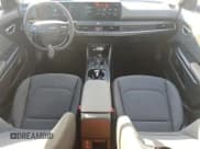 ✅ 2025 Kia K4 LXS • VIN: 3KPFT4DE1SE060037 • Lot: 92843675. Wystawiony na Copart z przebiegiem 13 833 mil. Bezpłatny archiwum sprzedaży aukcyjnych z USA i szczegółowy raport historii pojazdu na DreamBid. Zdjęcie 8.