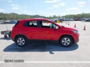 ✅ 2020 Chevrolet Trax LS • VIN: KL7CJKSB9LB353721 • Lot: 41987811. Wystawiony na IAAI z przebiegiem Nie podano. Bezpłatny archiwum sprzedaży aukcyjnych z USA i szczegółowy raport historii pojazdu na DreamBid. Zdjęcie 13.