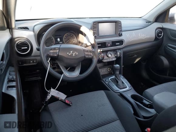 ✅ 2019 Hyundai Kona SE • VIN: KM8K1CAA2KU374101 • Лот: 70712853. Опубликован ранее на Copart с пробегом 66 287 миль. Бесплатный доступ к архиву аукционных продаж из США и подробный отчёт об истории автомобиля на DreamBid. Изображение 8.