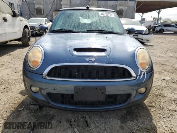 ✅ 2010 MINI Convertible S • VIN: WMWMS3C5XATY51076 • Lot: 48532735. Wystawiony na Copart z przebiegiem 104 901 mil. Bezpłatny archiwum sprzedaży aukcyjnych z USA i szczegółowy raport historii pojazdu na DreamBid. Zdjęcie 5.