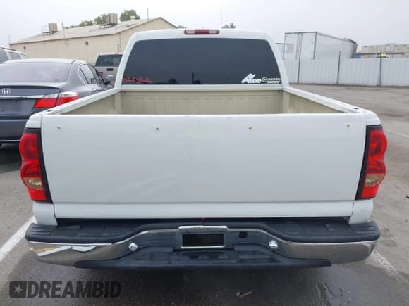 ✅ 2005 Chevrolet Silverado 1500 LS • VIN: 2GCEC13T751105560 • Lot: 43466069. Listed on IAAI with 210,624 mi. Free auction sales archive from the USA and detailed vehicle history report at DreamBid. Image 17.