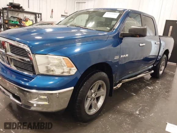 ✅ 2009 Dodge 1500 Laramie • VIN: 1D3HV13T69S734828 • Lot: 42571982. Wystawiony na IAAI z przebiegiem 285 185 mil. Bezpłatny archiwum sprzedaży aukcyjnych z USA i szczegółowy raport historii pojazdu na DreamBid. Zdjęcie 6.