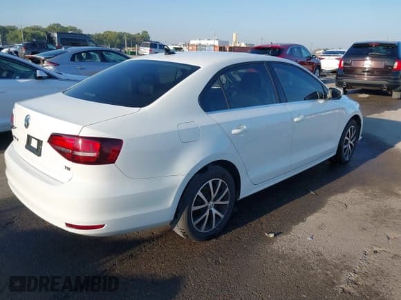 ✅ 2018 Volkswagen Jetta SE • VIN: 3VWDB7AJ8JM261707 • Lot: 43228820. Listed on IAAI with 72,769 mi. Free auction sales archive from the USA and detailed vehicle history report at DreamBid. Image 4.