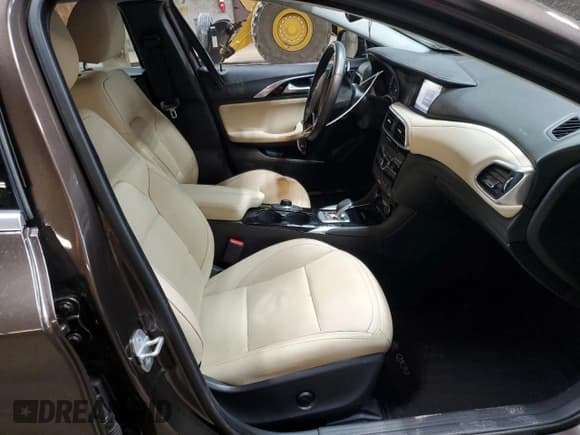 ✅ 2018 Infiniti QX30 Essential • VIN: SJKCH5CR7JA055647 • Lot: 53871525. Listed on Copart with 23,941 mi. Free auction sales archive from the USA and detailed vehicle history report at DreamBid. Image 7.