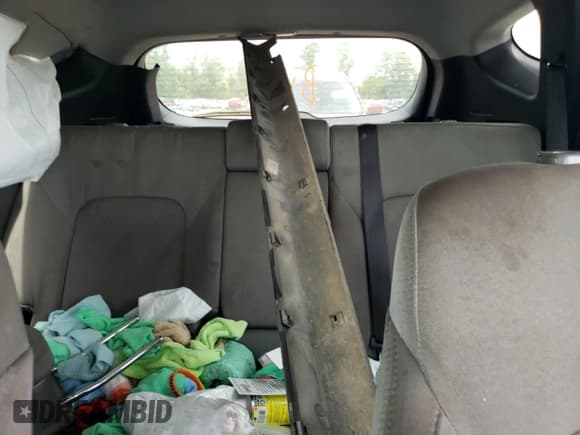 ✅ 2018 Hyundai Santa Fe 2.4L • VIN: 5NMZUDLB7JH054607 • Лот: 63366643. Опубликован ранее на Copart с пробегом 196 822 миль. Бесплатный доступ к архиву аукционных продаж из США и подробный отчёт об истории автомобиля на DreamBid. Изображение 10.