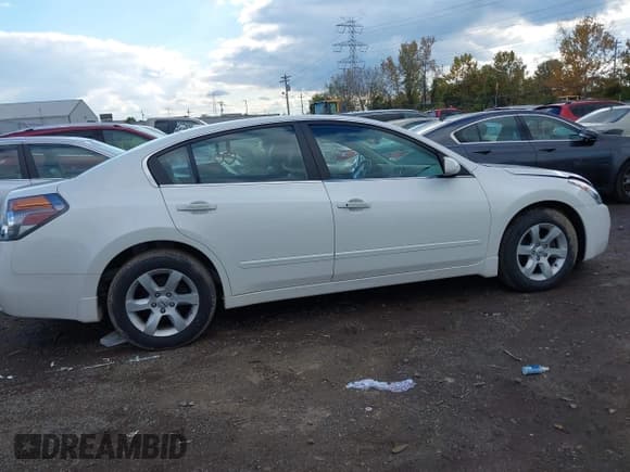 ✅ 2009 Nissan Altima S • VIN: 1N4AL21EX9N473265 • Lot: 43597549. Wystawiony na IAAI z przebiegiem 139 893 mil. Bezpłatny archiwum sprzedaży aukcyjnych z USA i szczegółowy raport historii pojazdu na DreamBid. Zdjęcie 13.